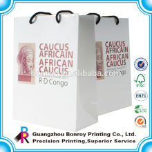 Personnalisé logo imprimé papier cadeau décoratif sac avec poignées en gros Recycle luxe